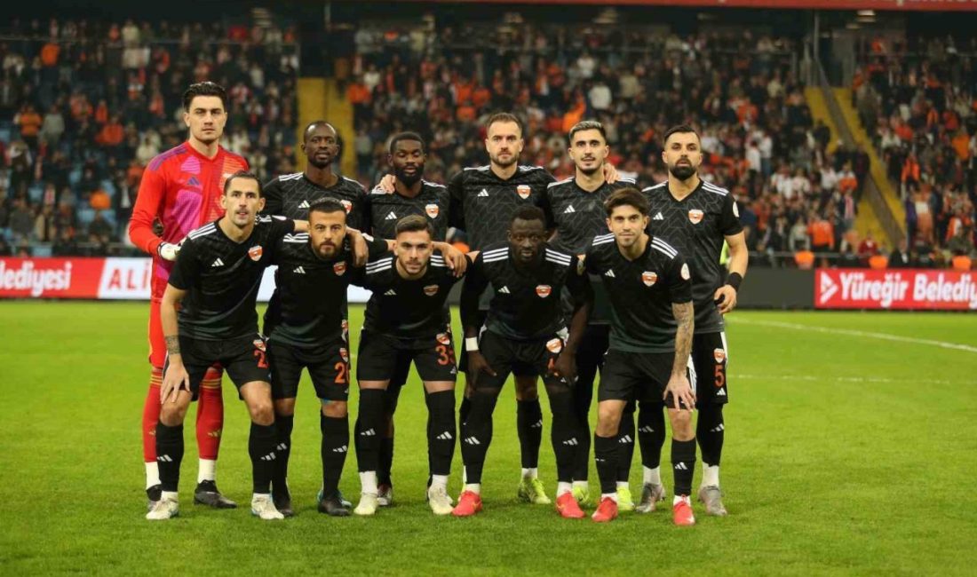 Adanaspor’dan yas mesajı; sahaya siyah formayla çıktı Trendyol 1.Lig ekiplerinden Adanaspor, Bolu Kartalkaya’da 78 kişinin hayatını kaybetmesi