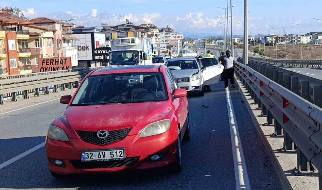 Arızalanan otomobilini iterek götürmeye çalıştı, 2 ayrı kazaya sebep oldu Antalya’nın Manavgat ilçesinde arızalanan otomobilini hiçbir önlem almadan iterek götürmeye