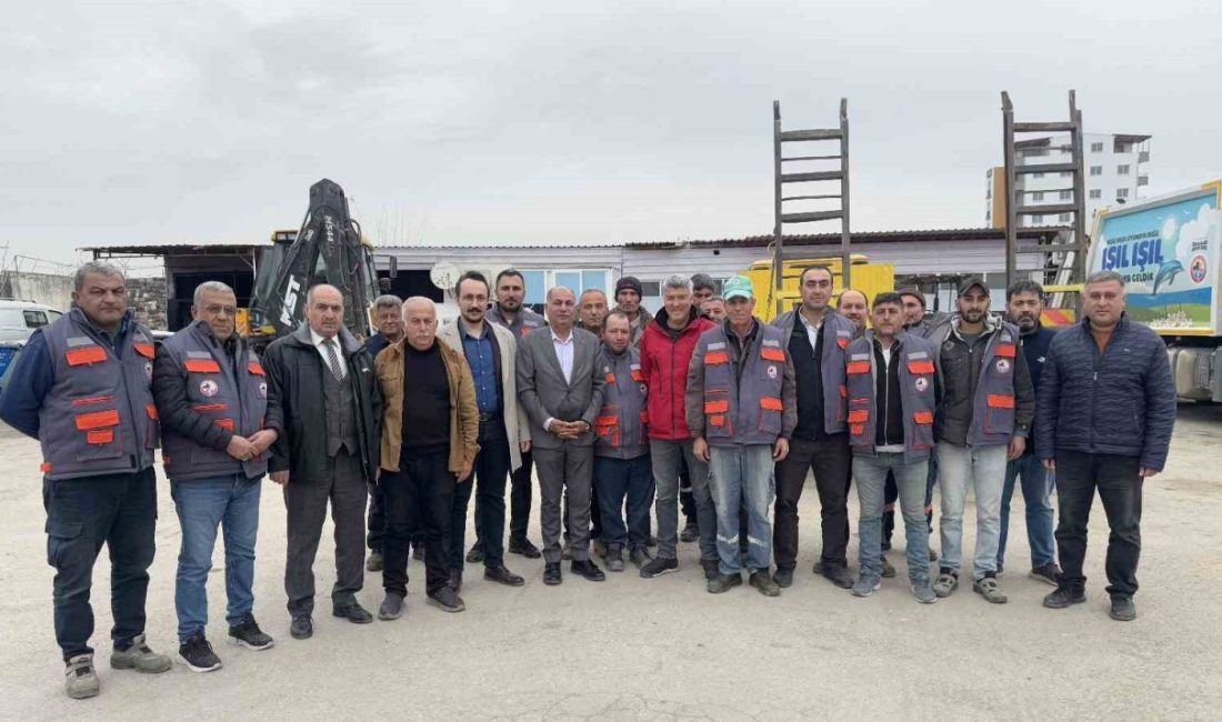 Başkan Altıok, işçilerin sorunlarını dinledi Yumurtalık Belediye Başkanı Erdinç Altıok, ilçeyi köşe bucak temizleyen, vatandaşın