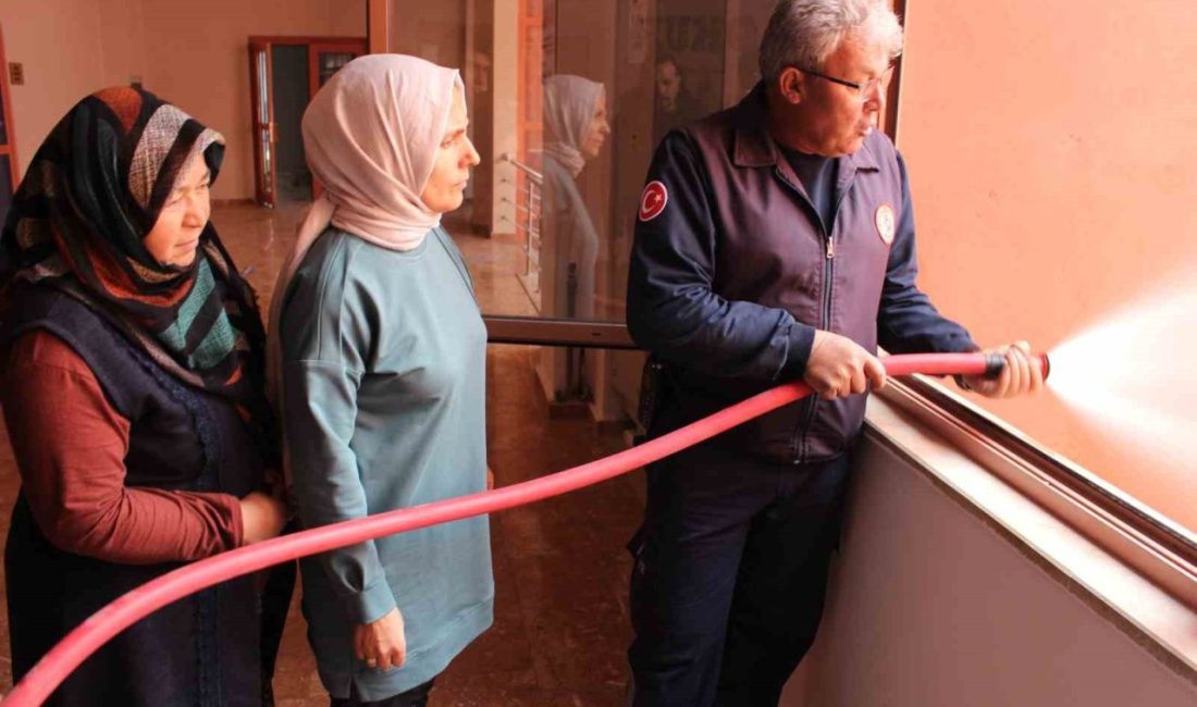 Büyükşehir personeline yangın eğitimi Antalya Büyükşehir Belediyesi İtfaiye Daire Başkanlığı tarafından Finike ve Döşemealtı