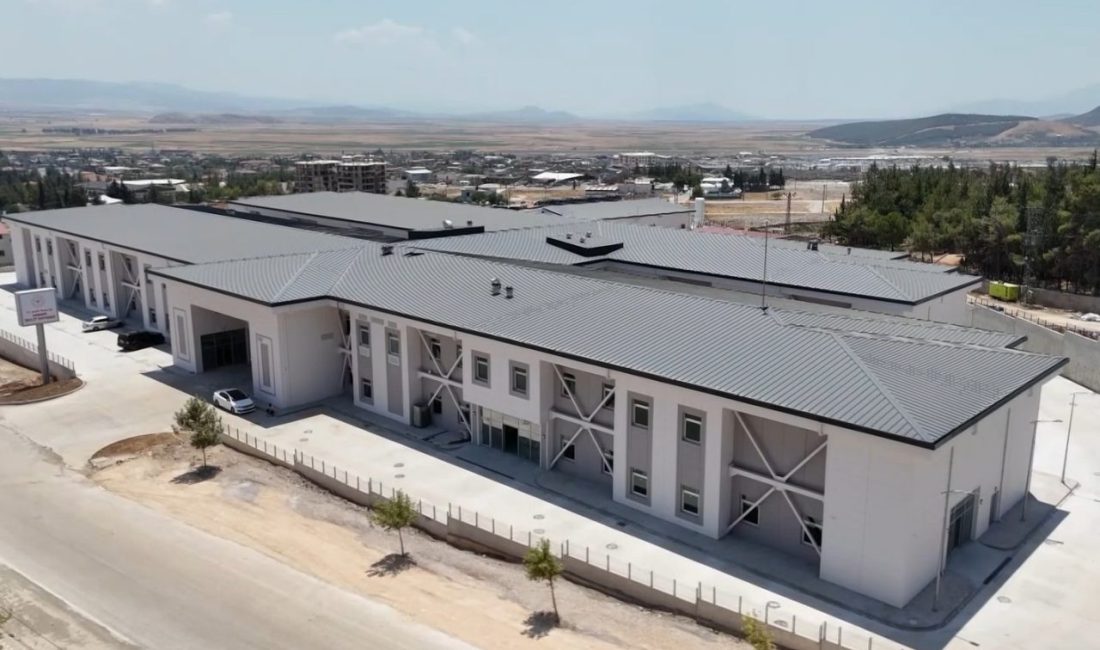 Çelik konstrüksiyonlu Nurdağı Devlet Hastanesi binlerce hastaya hizmet verdi Kahramanmaraş merkezli depremlerin yıkıma neden olduğu Gaziantep’in Nurdağı ilçesinde 9