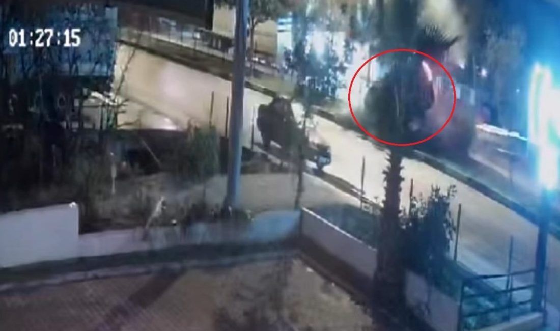 Demre’de 1 kişinin hayatını kaybettiği kaza güvenlik kamerasında Antalya’nın Demre ilçesinde sürücüsünün direksiyon hakimiyetini kaybetmesi sonucu yoldan çıkarak