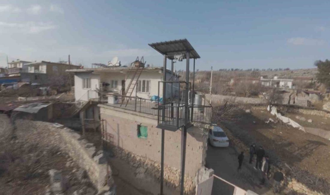 Diyarbakır’ın Eğil ilçesinde yaşayan görme ve yürüme engelli vatandaşın asansör