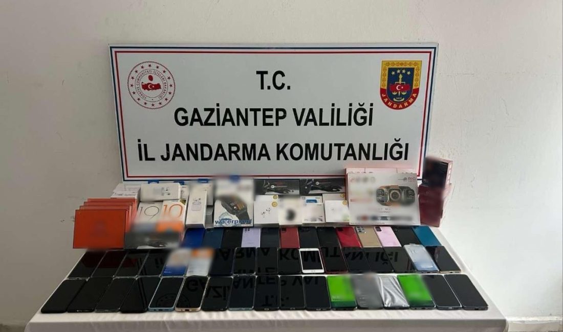 Gaziantep’te 1 milyon TL değerinde kaçak malzeme ele geçirildi Gaziantep’te jandarma ekipleri tarafından yapılan kaçakçılık operasyonunda 1 milyon 250