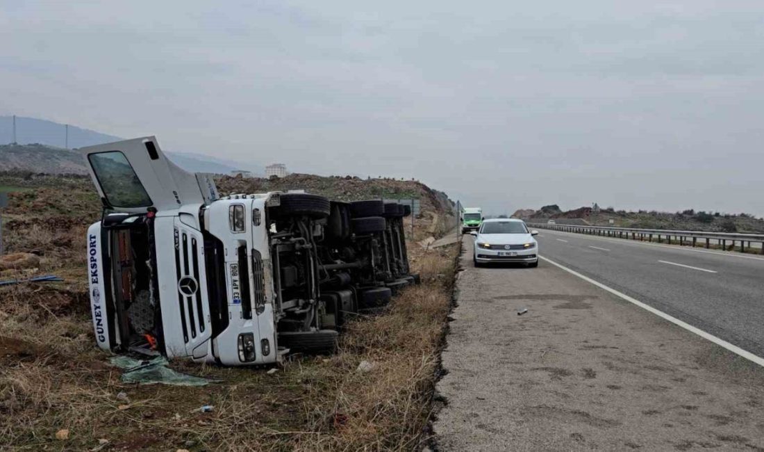 Gaziantep’te kontrolden çıkan tanker yan yattı Gaziantep’te seyir halindeki bitkisel yağ dolu tanker sürücüsü yolda hakimiyetini
