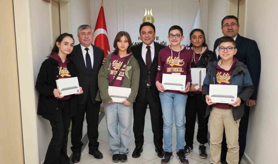 Şanlıurfa’da ’Başarıyı İzleme ve Geliştirme Projesi’ çerçevesinde başarı gösteren öğrenciler,