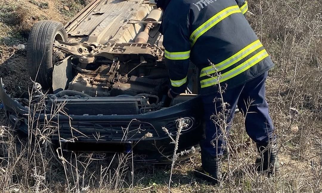 Hatay’da trafik kazası:1 ölü, 8 yaralı Hatay’da 3 aracın karıştığı trafik kazasında 8 kişi yaralandı, 1