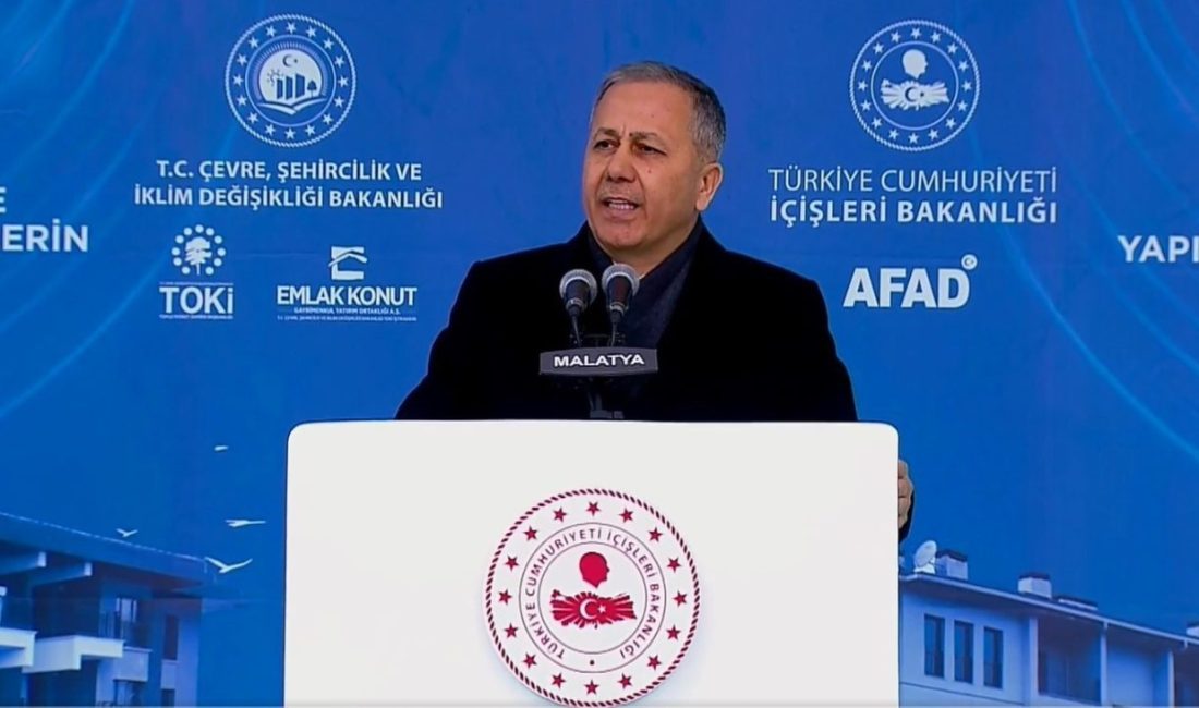 İçişleri Bakanı Ali Yerlikaya: “Asrın felaketi, asrın birliğiyle aşıldı” İçişleri Bakanı Ali Yerlikaya, Malatya’da, deprem bölgesindeki 201 bininci konutun