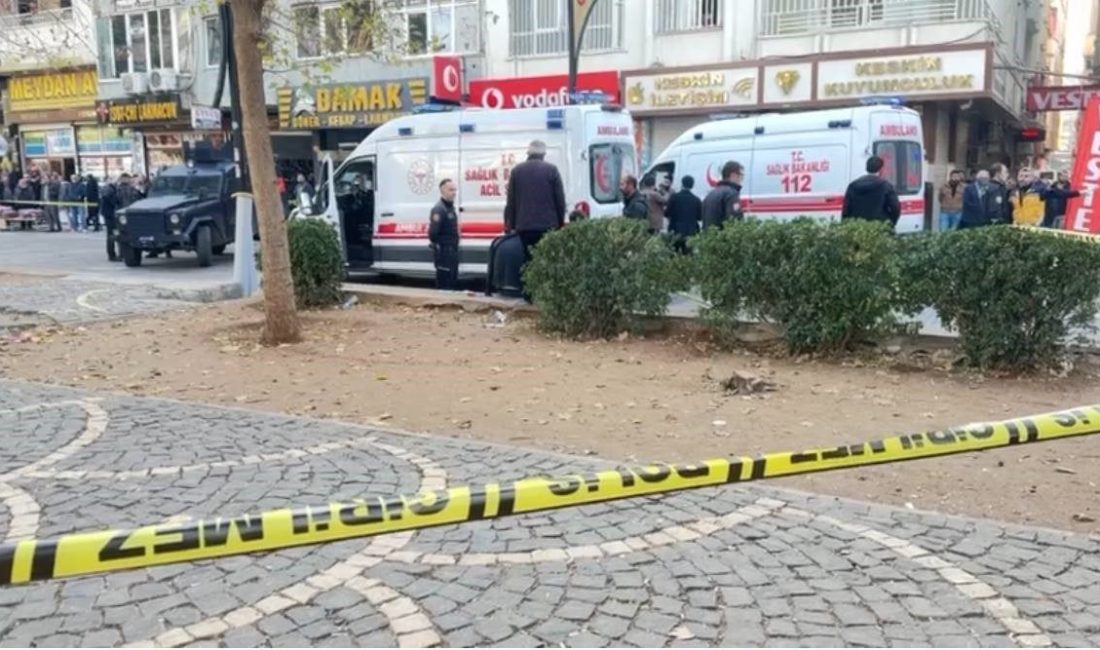 Mardin’de iki grup arasında bıçaklı, sopalı kavga: 8 yaralı Mardin’in Kızıltepe ilçesinde ilçesinde iki grup arasında çıkan bıçaklı, sopalı