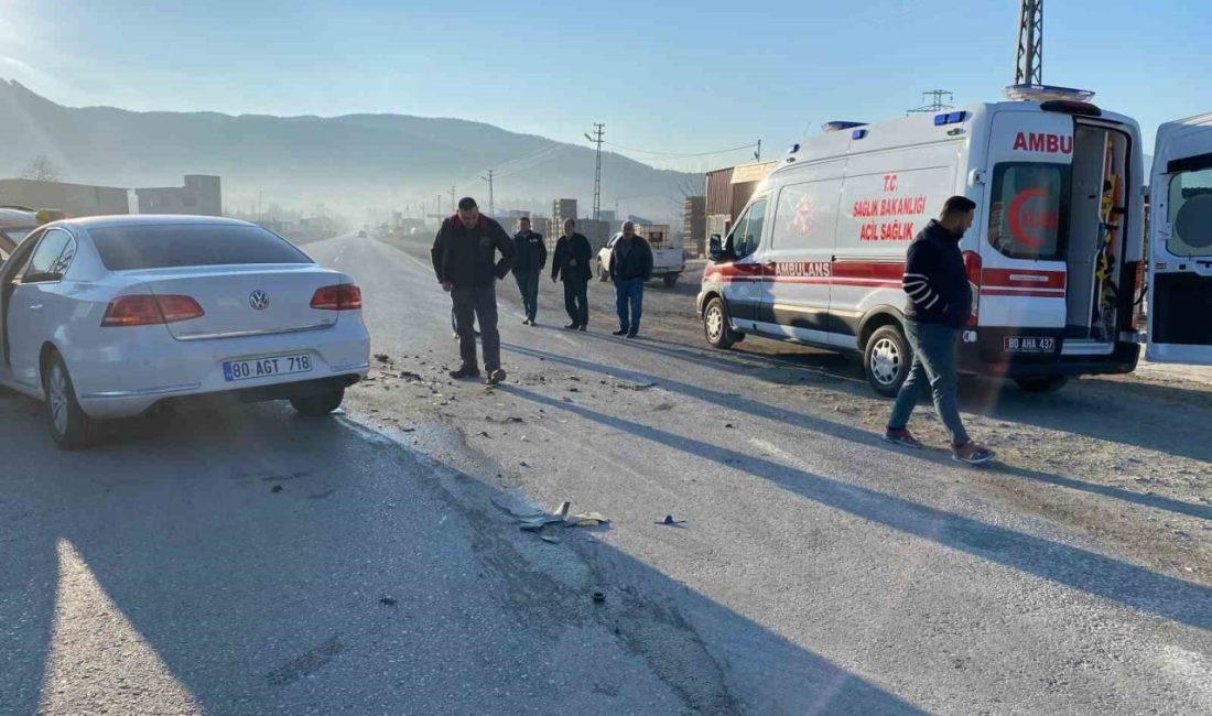 Otomobil ile ticari taksi çarpıştı: 2 yaralı Osmaniye’de ticari taksi ve otomobilin kafa kafaya çarpıştığı kazada 2