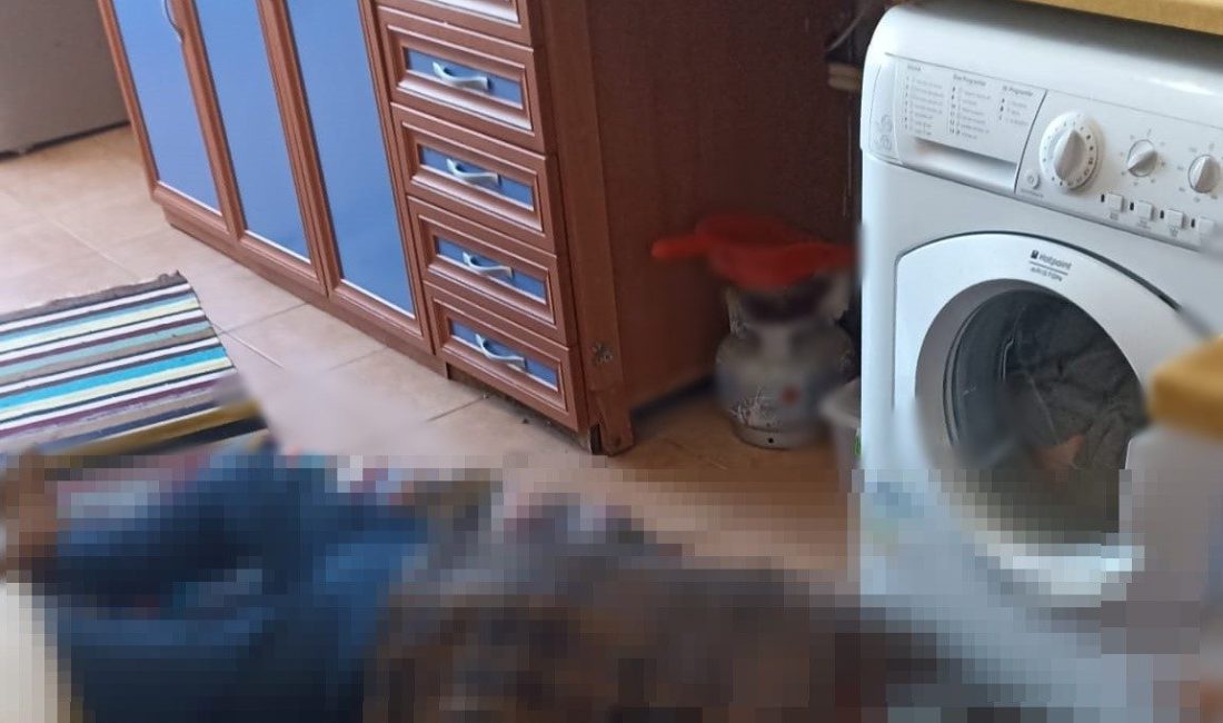 Mersin’in Tarsus ilçesinde bir süredir haber alınamayan yaşlı adam evinde