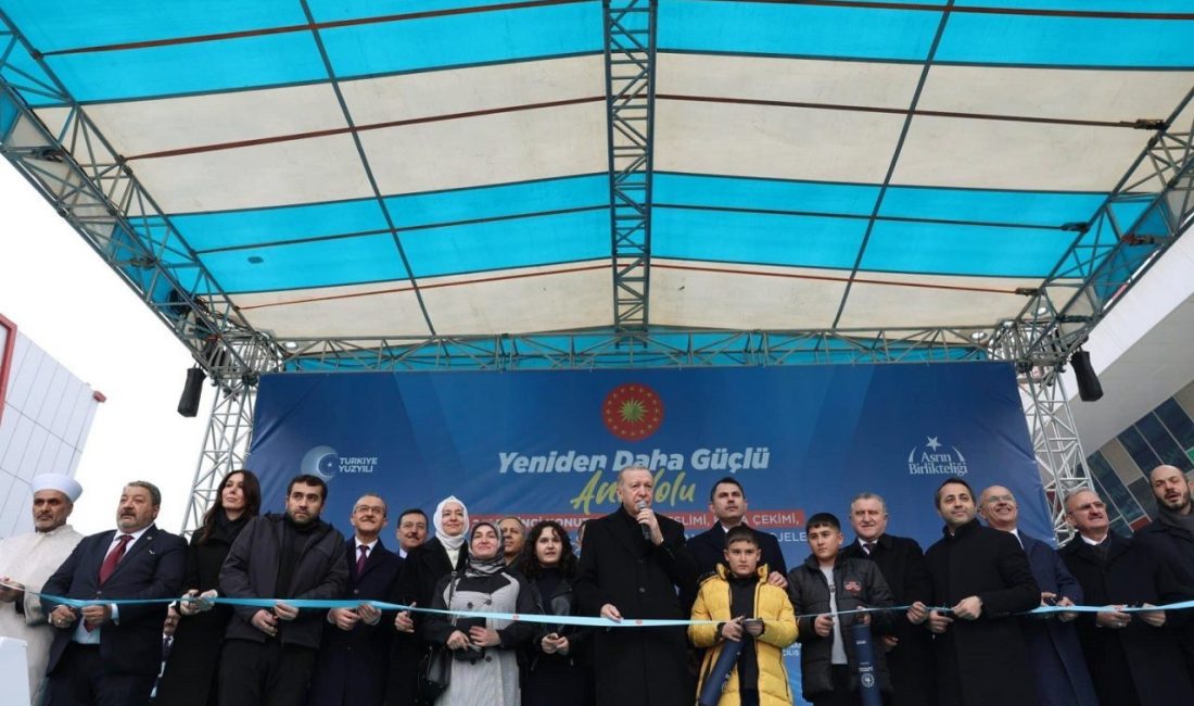 Yeşilyurt Belediyesi’nin yeni binası Cumhurbaşkanı Erdoğan tarafından açıldı Cumhurbaşkanı ve AK Parti Genel Başkanı Recep Tayyip Erdoğan, Merkez