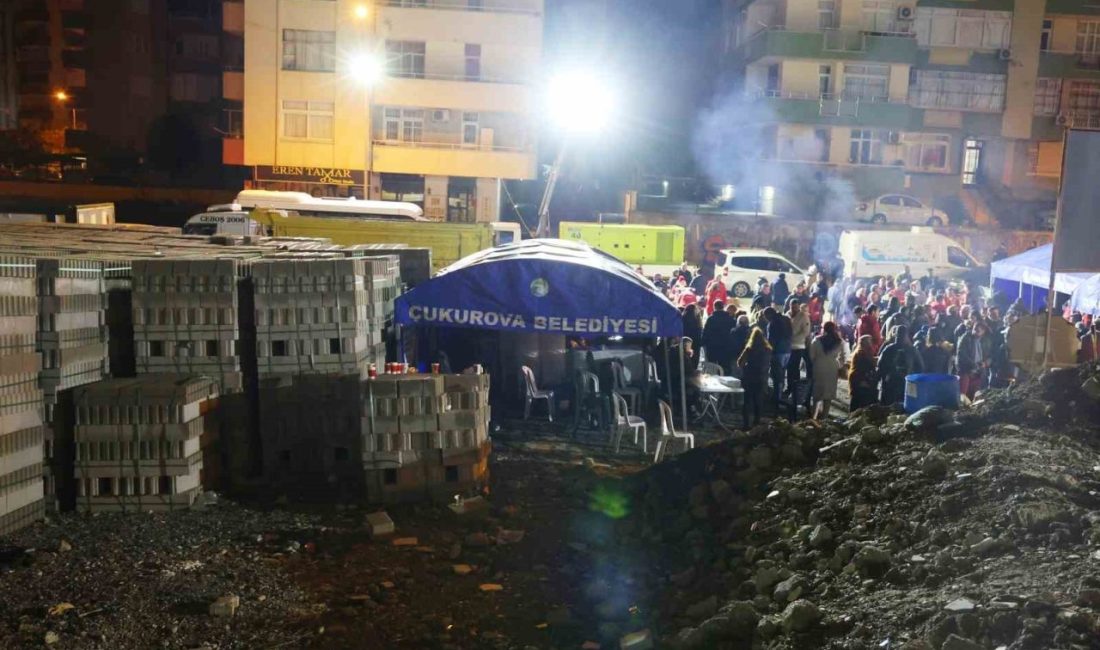 Adana’da depremlerde 13 bina yıkılırken, 418 kişi hayatını kaybetti Adana’da 96 kişinin hayatını kaybettiği Alpargün Apartmanı’nın enkazının bulunduğu alana