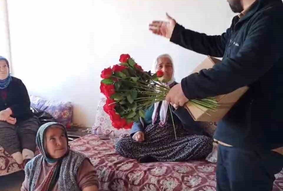 Adana’nın Feke ilçesinde imam, mahalle sakinlerinin teravih namazına gelmesi için