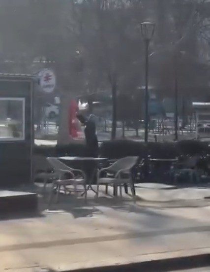 Afşin’de kavgaya sebep olan kadın bayrağı kesmeye çalışmış Kahramanmaraş’ın Afşin ilçesinde birkaç kişi ile bir kadın arasında yaşanan