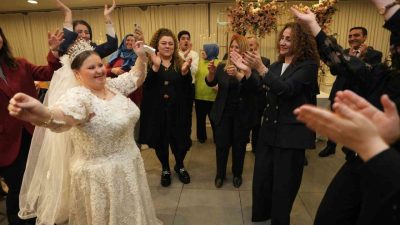 Beyoğlu’nda yaşayan down sendromlu Yeliz Demirkıran’ın düğün hayali gerçek oldu.