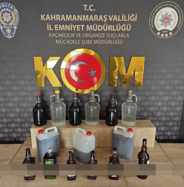 Kahramanmaraş’ta bir iş yerine düzenlenen operasyonda sahte içki ele geçirildi.