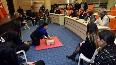 Kepez Belediyesi, çalışanlarının sağlık alanında bilinçlenmesi ve acil durumlarda etkin