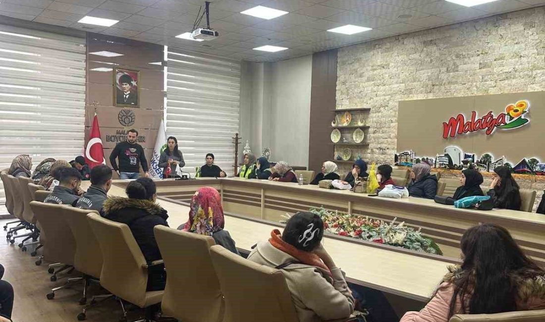 Malatya’da iş kazalarını önlemek için İSG eğitimi düzenlendi Malatya Büyükşehir Belediyesi, Toplum Yararına Program (TYP) kapsamında görev yapan