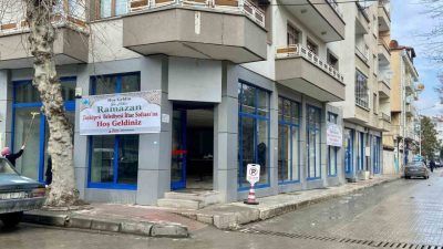 Taşköprü Belediyesi, hayırsever vatandaşların destekleriyle her yıl Cumhuriyet Meydanı’nda kurulan