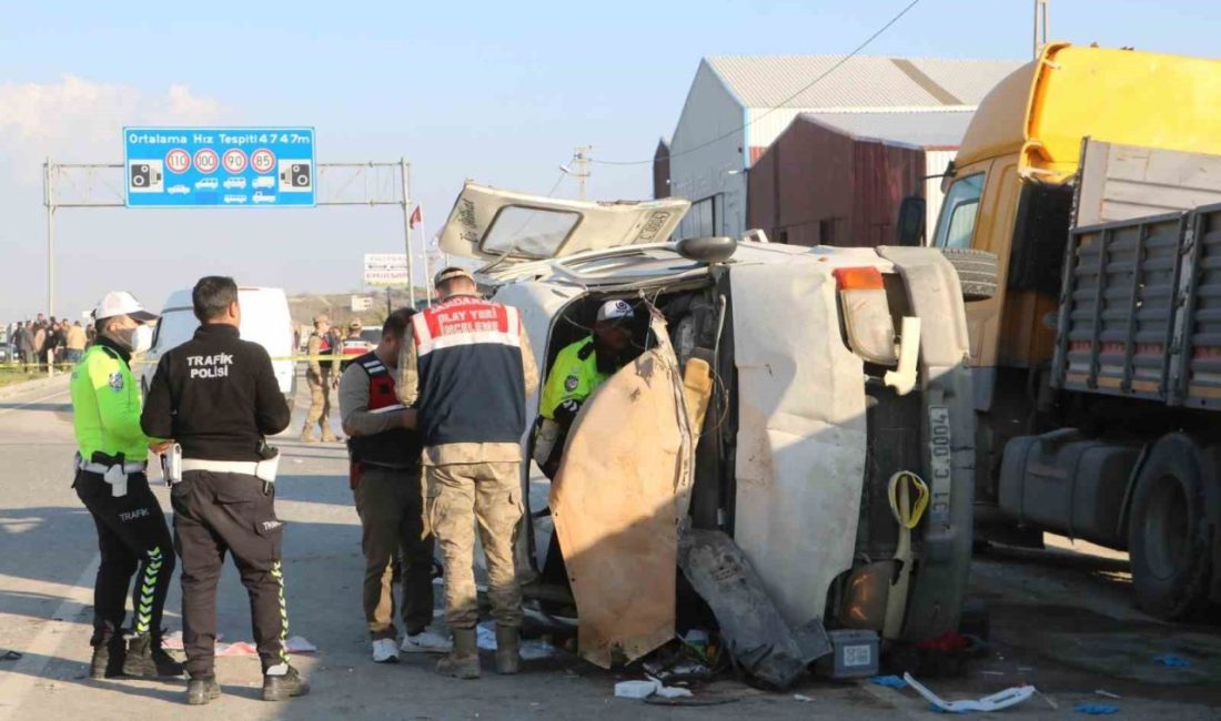 Hatay’daki feci kazada ölenlerin kimlikleri belli oldu Hatay’da servis minibüsünün park halindeki tıra çarptığı kazada hayatını kaybeden
