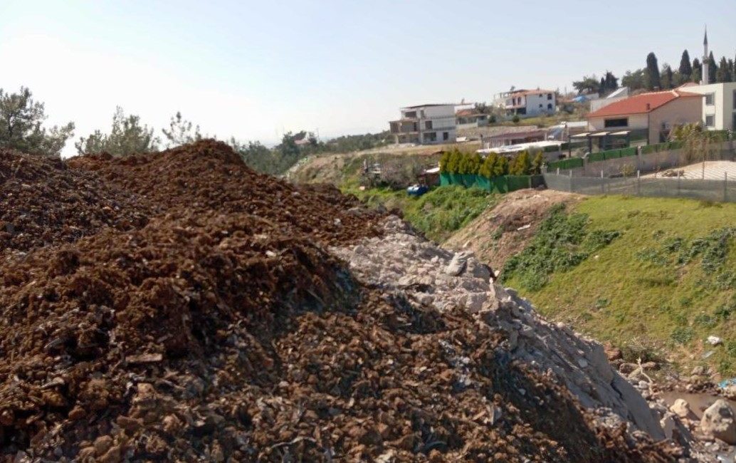 Çevre, Şehircilik ve İklim Değişikliği Bakanlığı İzmir İl Müdürlüğü ekipleri,