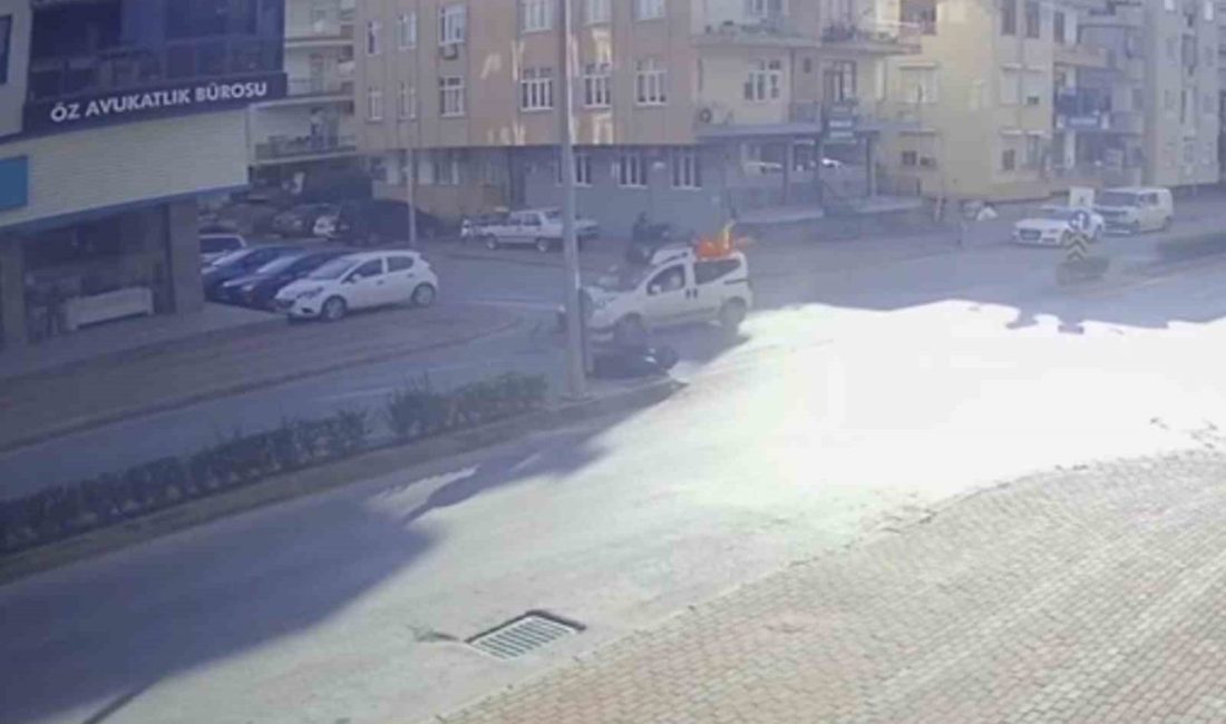 Antalya’da motosikletin hafif ticari araca çarpması sonucu meydana gelen trafik