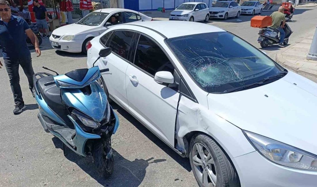 Otomobilin çarptığı motosikletli, havaya fırlayıp camın üzerine düştü Antalya’nın Manavgat ilçesinde otomobile çarpan motosiklet sürücüsü havaya savruldu. Kaskı