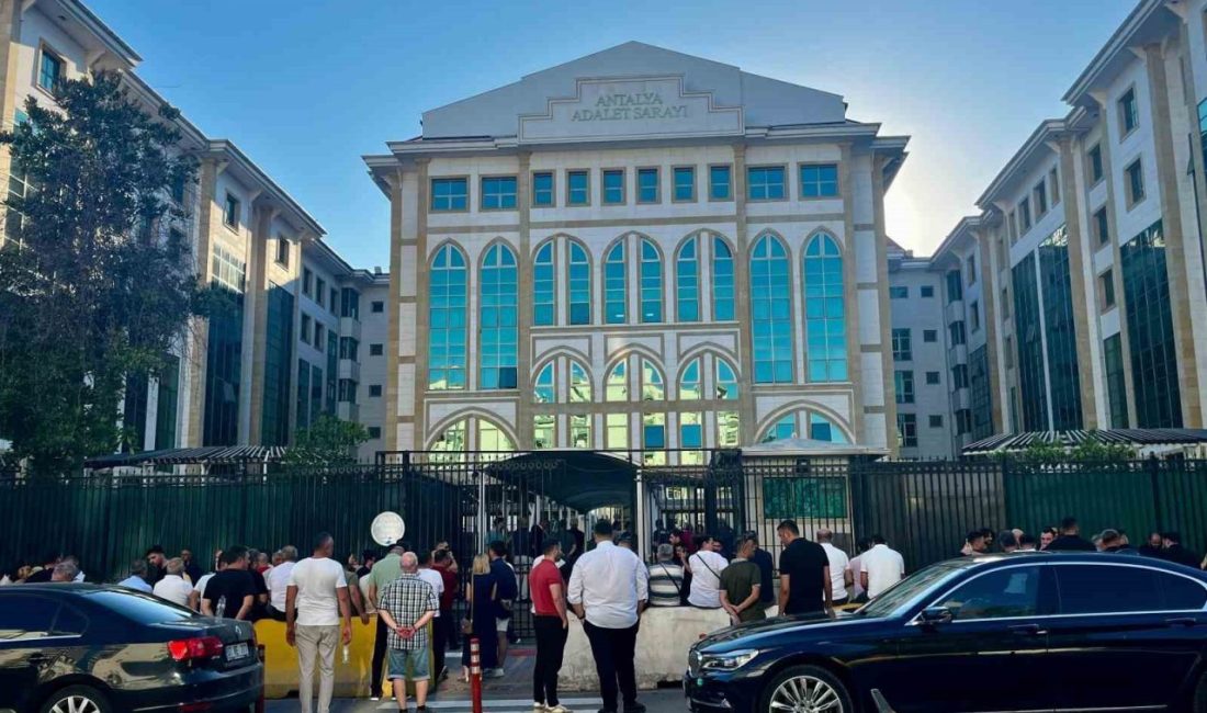 Antalya Büyükşehir Belediye Başkanı Böcek tutuklandı Antalya Cumhuriyet Başsavcılığının “rüşvet” soruşturması kapsamında gözaltına alınan Antalya Büyükşehir