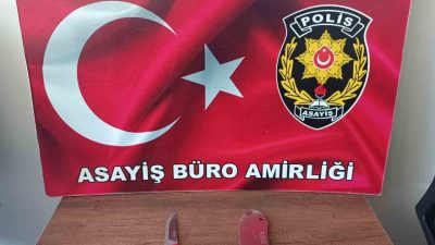 Hatay’da yol verme tartışmasında satırla kamyon sürücüsüne saldıran 2 şahıs