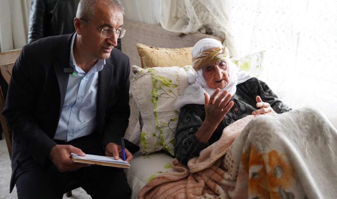 Adıyaman’da, 105 yaşındaki Hanım Orman, AK Parti’ye üye oldu. Adıyaman’ın