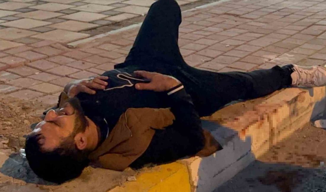 Antalya’da kaldırımda yürüyen adam, kendisinden sigara isteyen ve yaşları 15