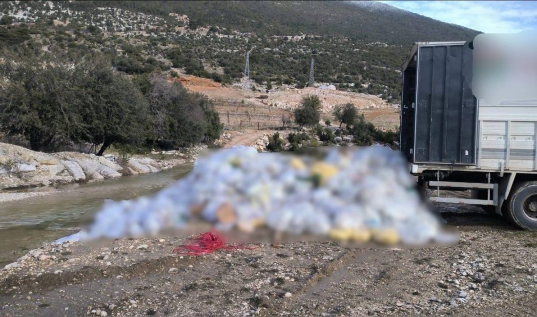 Finike’de dere kenarına kamyonla atık dökme olayına adli işlem Antalya’nın Finike ilçesinde dere kenarına kamyonla plastik atık dökülmesi olayıyla
