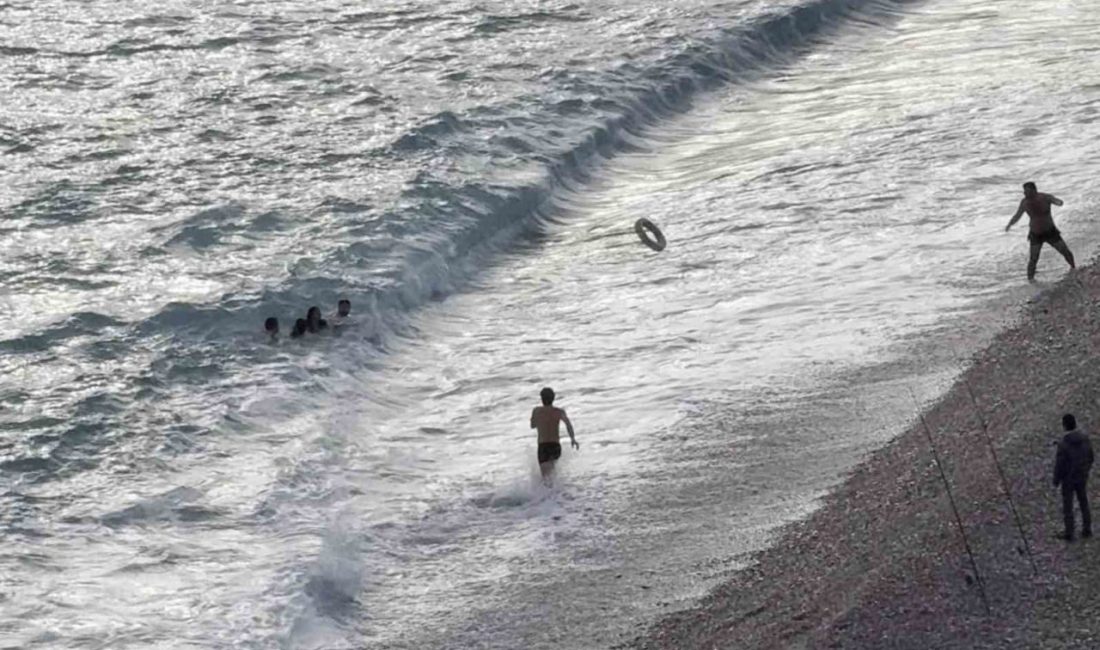Fırtınalı havada denizde can pazarı Antalya’da fırtınalı havada denize giren 15 yaşlarındaki iki kız çocuğu,