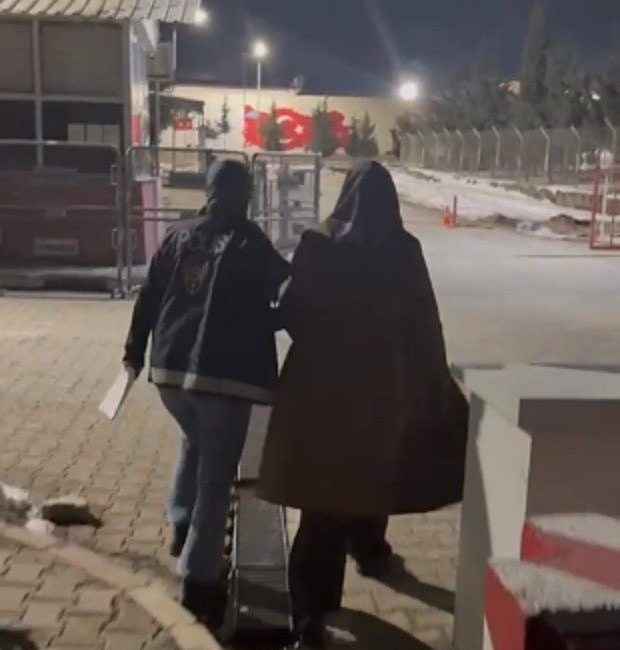 Hatay’ın Kumlu ilçesinde aranan şahısların yakalanmasına yönelik yürütülen çalışmada, hakkında