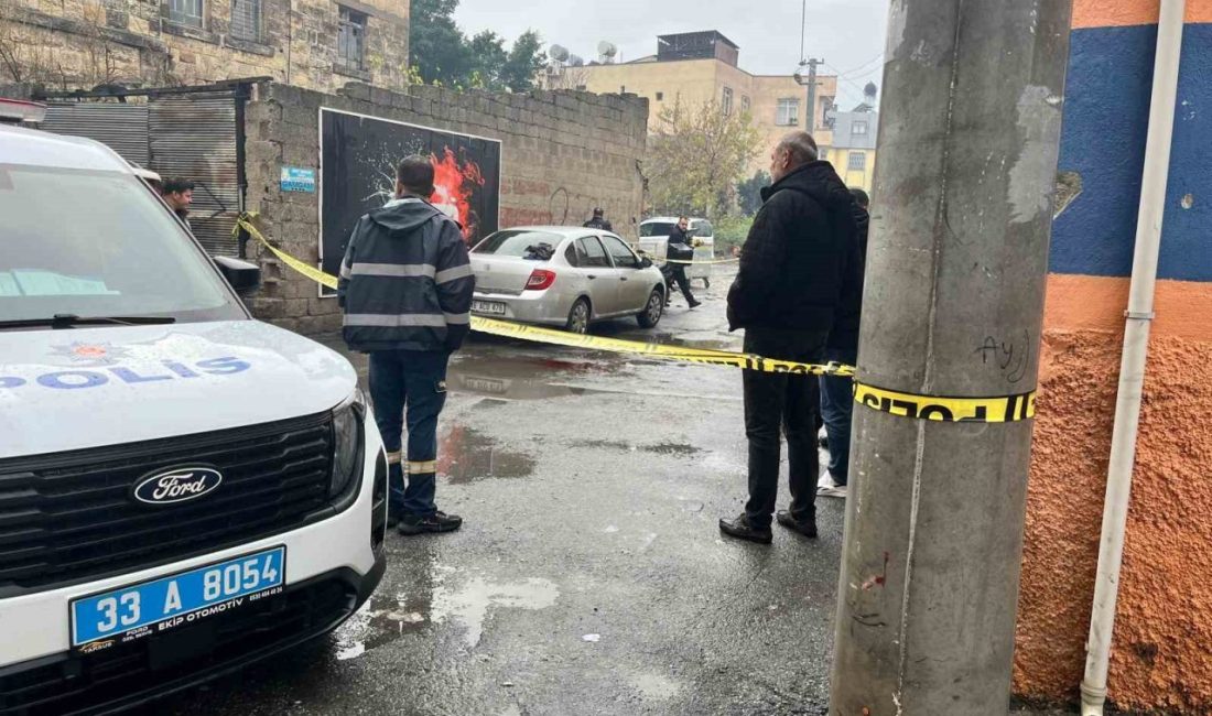 Oto tamircisi silahlı saldırıda yaralandı Mersin’in Tarsus ilçesinde bir oto tamircisi, uğradığı silahlı saldırıda yaralandı.