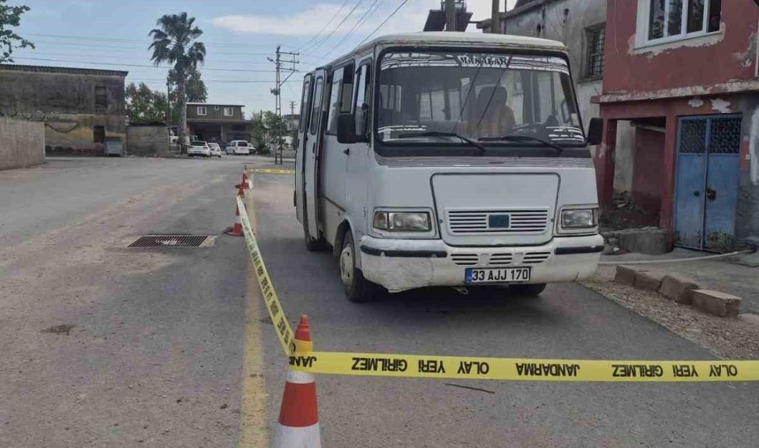 Mersin’in Tarsus ilçesinde 2 yaşındaki bir çocuk, park manevrası yapan