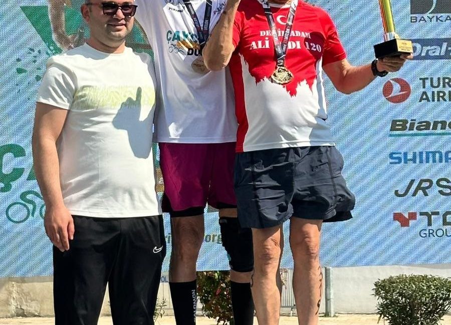 Zonguldak’ın Çaycuma ilçesinde düzenlenen 2026 Duatlonu’nda Antalya’dan katılan milli sporcu