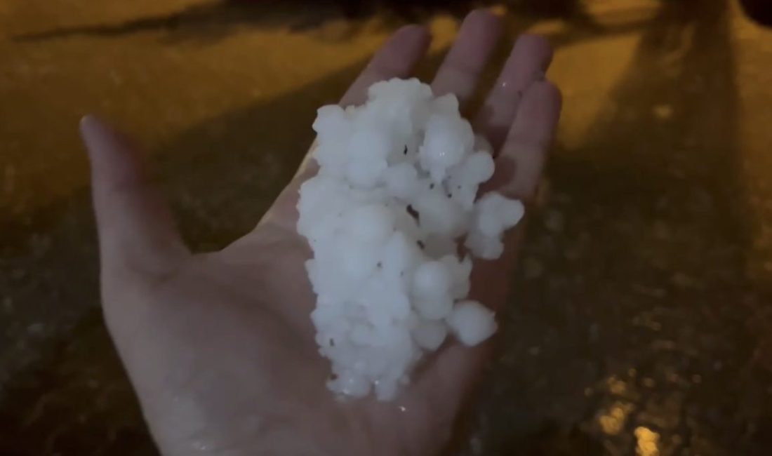 Adıyaman’ın Besni ilçesinde akşam saatlerinde fındık büyüklüğünde dolu yağdı. Besni
