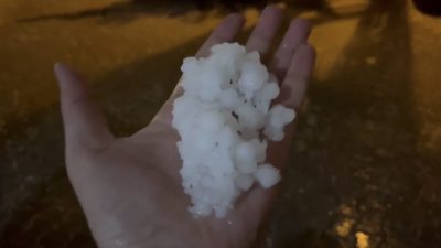 Adıyaman’ın Besni ilçesinde akşam saatlerinde fındık büyüklüğünde dolu yağdı. Besni