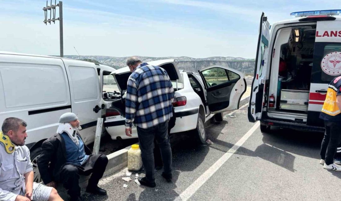 Adıyaman’ın Besni ilçesinde iki aracın çarpıştığı kazada 4 kişi yaralandı.