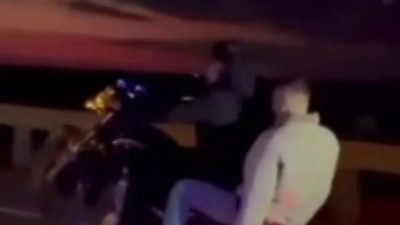 Hatay’da motosikletle akrobatik şovlar yaparak o anları sosyal medyada paylaşan