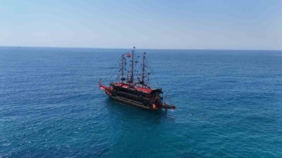 Antalya’nın Alanya ilçesinde yaz havası, turizmi hareketlendirdi. Yerli ve yabancı