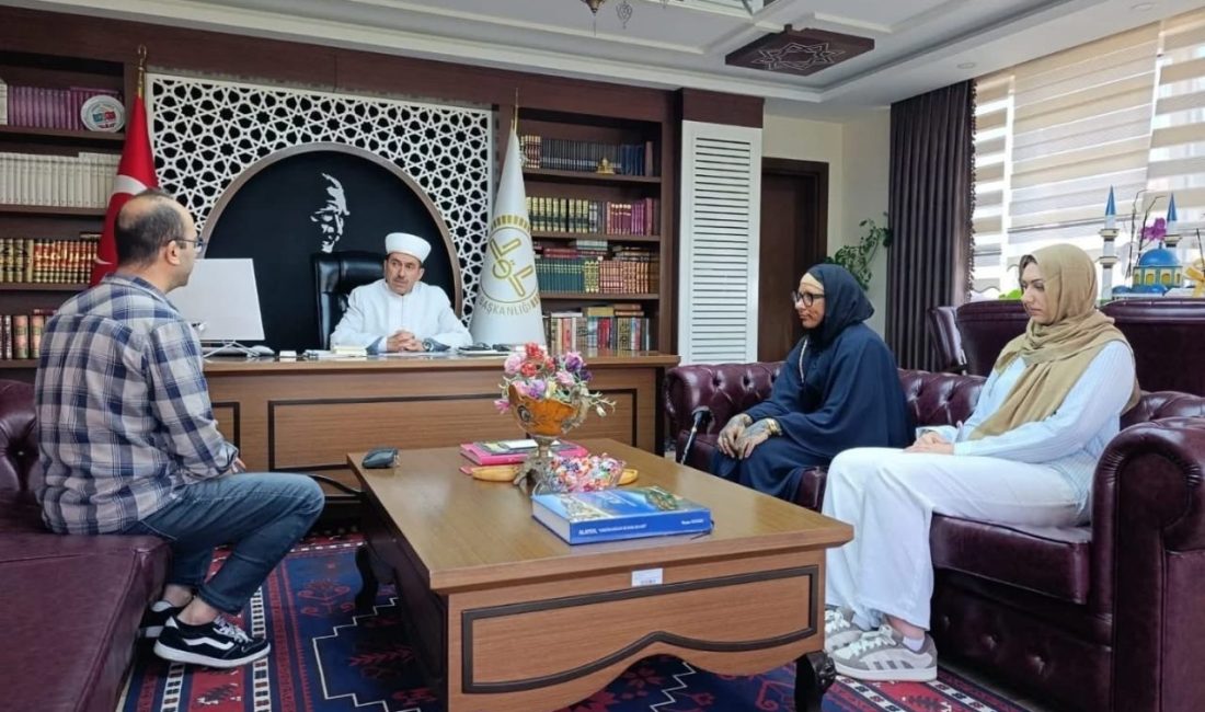 Antalya’nın Alanya ilçesinde düzenlenen ihtida merasiminde Almanya vatandaşı Beınroth Schneıders,