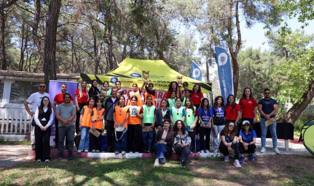 Antalya Büyükşehir Belediyesi, kız çocuklarını “floor curling” sporu ile buluşturup