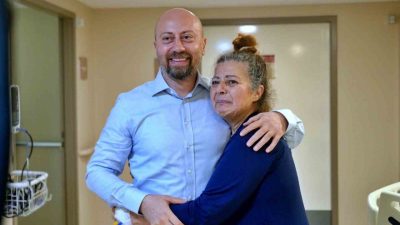 Antalya’da yaşayan 66 yaşındaki Ayşe Zülal Berksoy, şiddetli ve durmaksızın