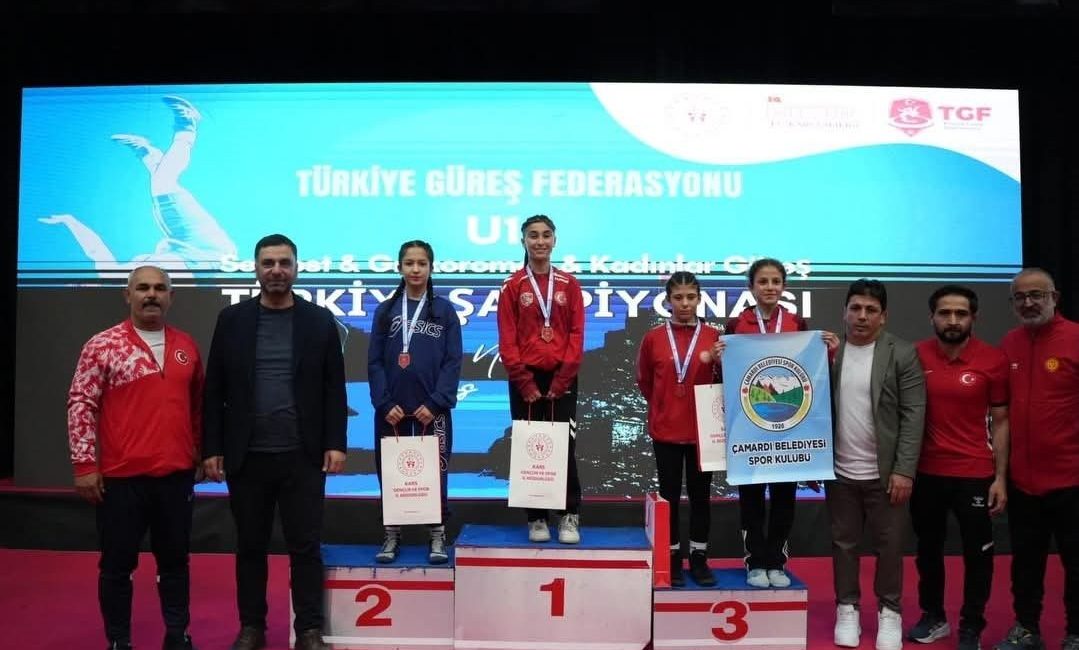 U15 Kadınlar Güreş Türkiye Şampiyonası’nda mücadele eden Çamardı Belediyesi Spor