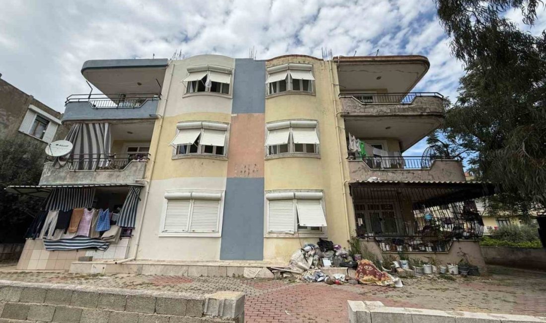 Antalya’nın Serik ilçesinde belediye ekiplerince daha önce iki kez temizlenen