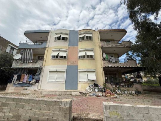 Antalya’nın Serik ilçesinde belediye ekiplerince daha önce iki kez temizlenen