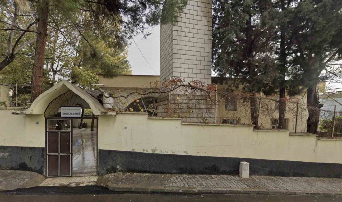 Kahramanmaraş’ta 6 Şubat depremlerinde ağır hasar alarak yıkılan Dostlar Camii’nin